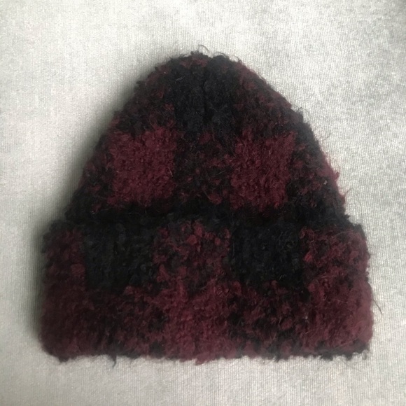 Aritzia Wilfred Free black and burgundy toque - Picture 1 of 2